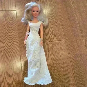 Vintage 1970's Kenner Darci Cover Girl Doll W/Outfits,stand And Portfolio Case